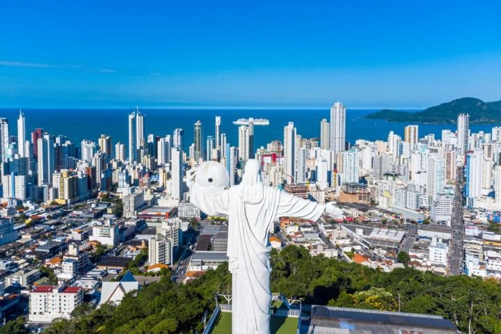 Investimento em Imóveis Balneário Camboriú: Crescimento e Valorização de Imóveis em Balneário Camboriú.
