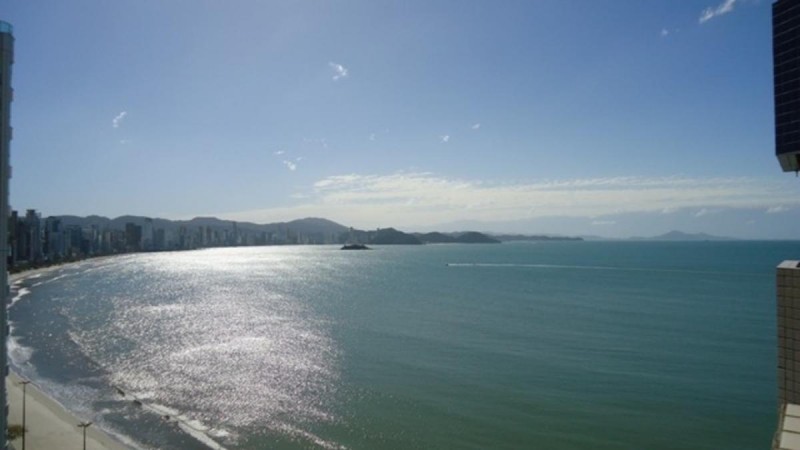 Conheça alguns dos edifícios de frente para o mar em Balneário Camboriú