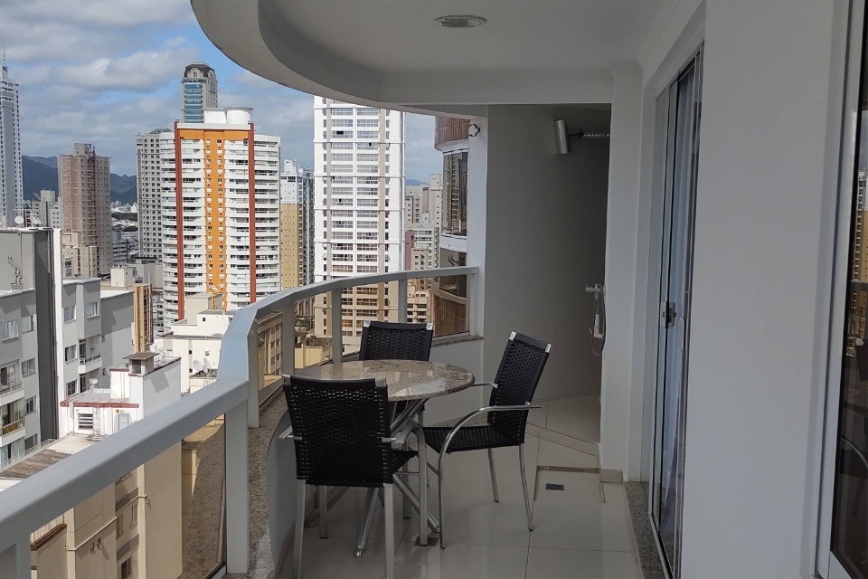 Apartamento 3 dormitórios Barcelona, Quadra Mar - Balneário Camboriú