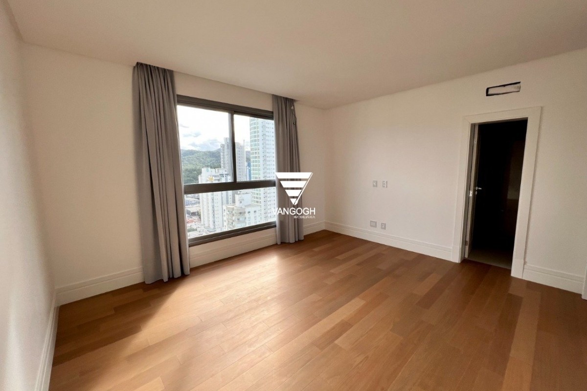 Apartamento 4 dormitórios Splendido