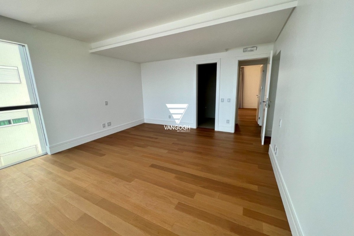 Apartamento 4 dormitórios Splendido