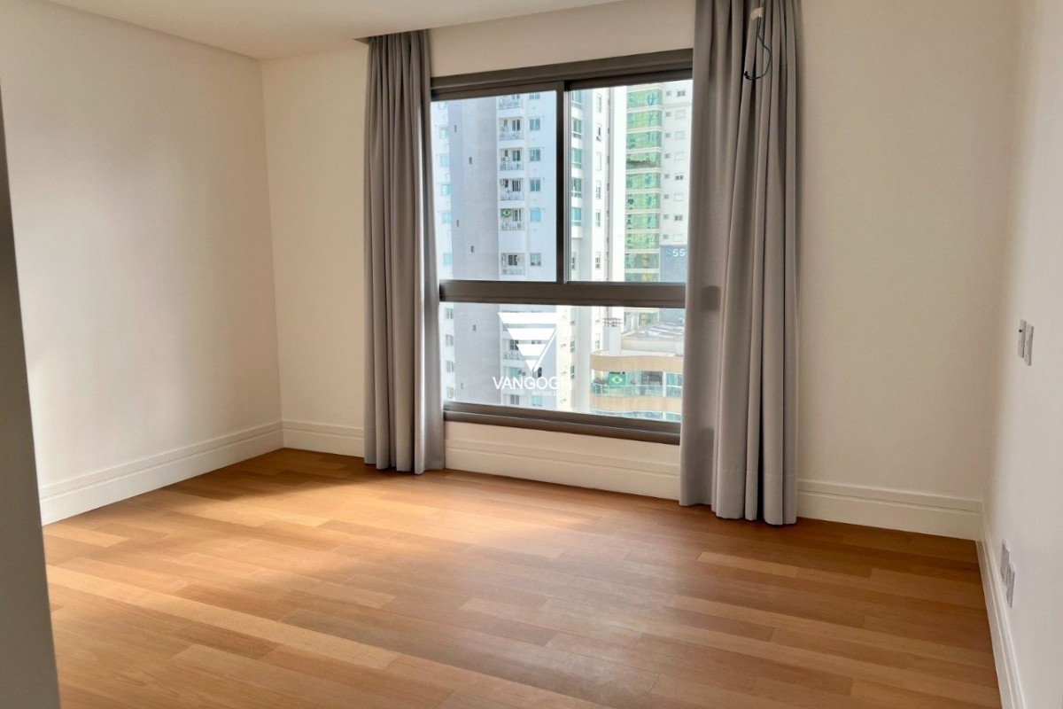 Apartamento 4 dormitórios Splendido