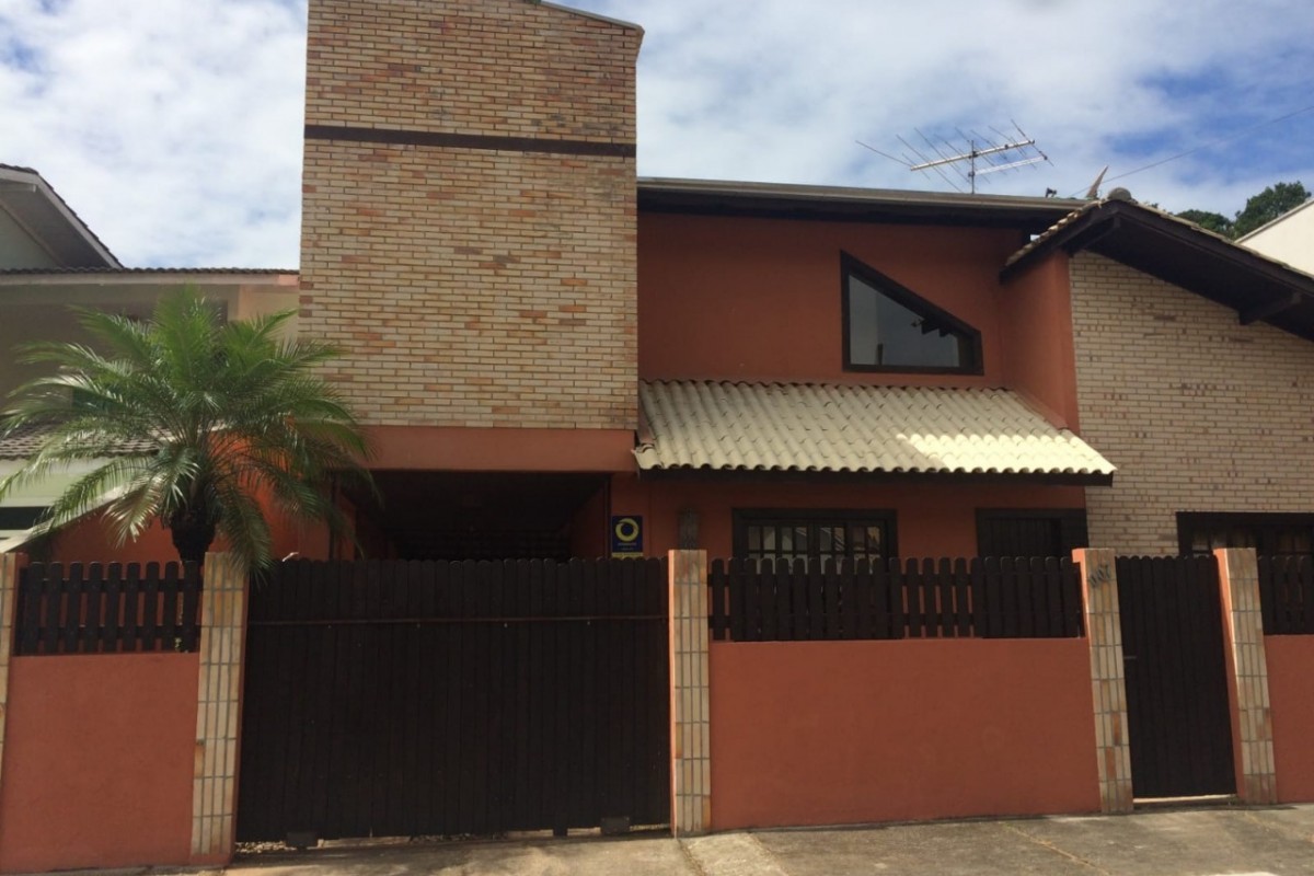 Casa 2 dormitórios , Ariribá - Balneário Camboriú