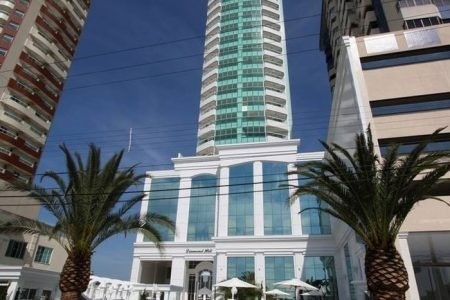 Apartamento 3 dormitórios Diamond Hill, Frente Mar - Balneário Camboriú