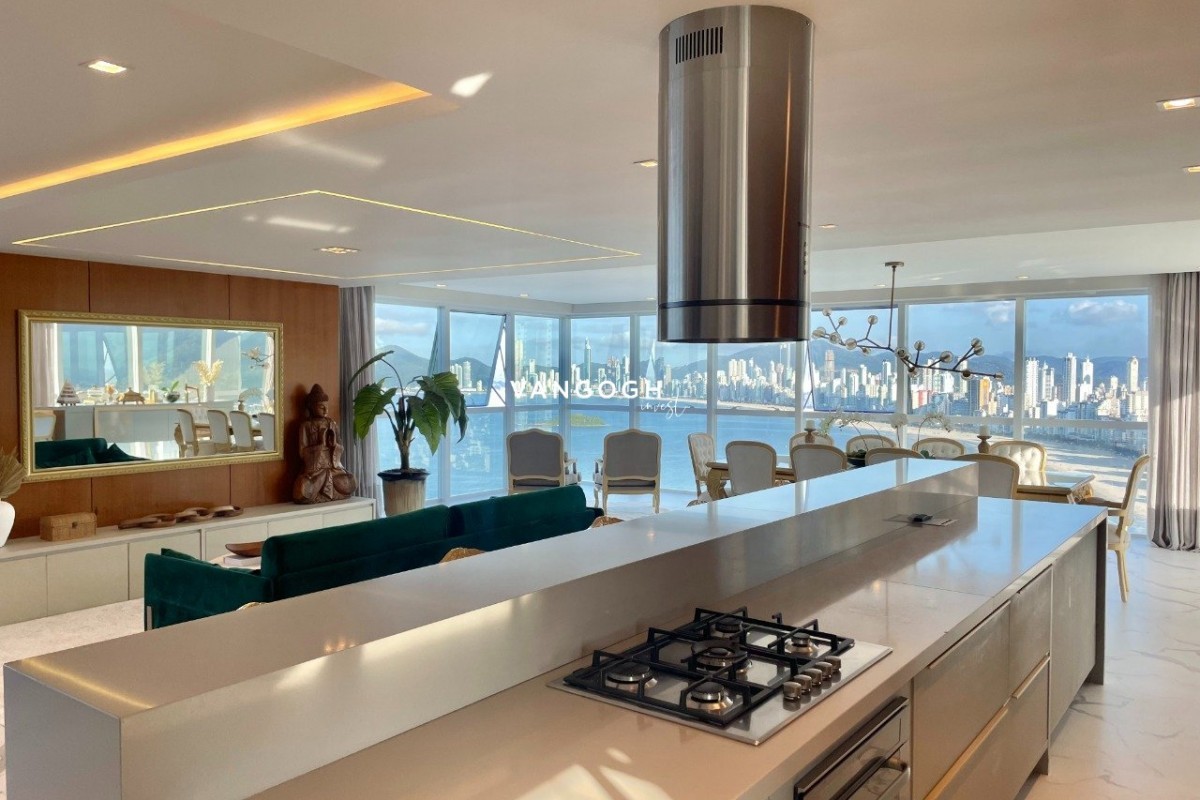 Apartamento 3 dormitórios Sky Tower, Quadra Mar - Balneário Camboriú