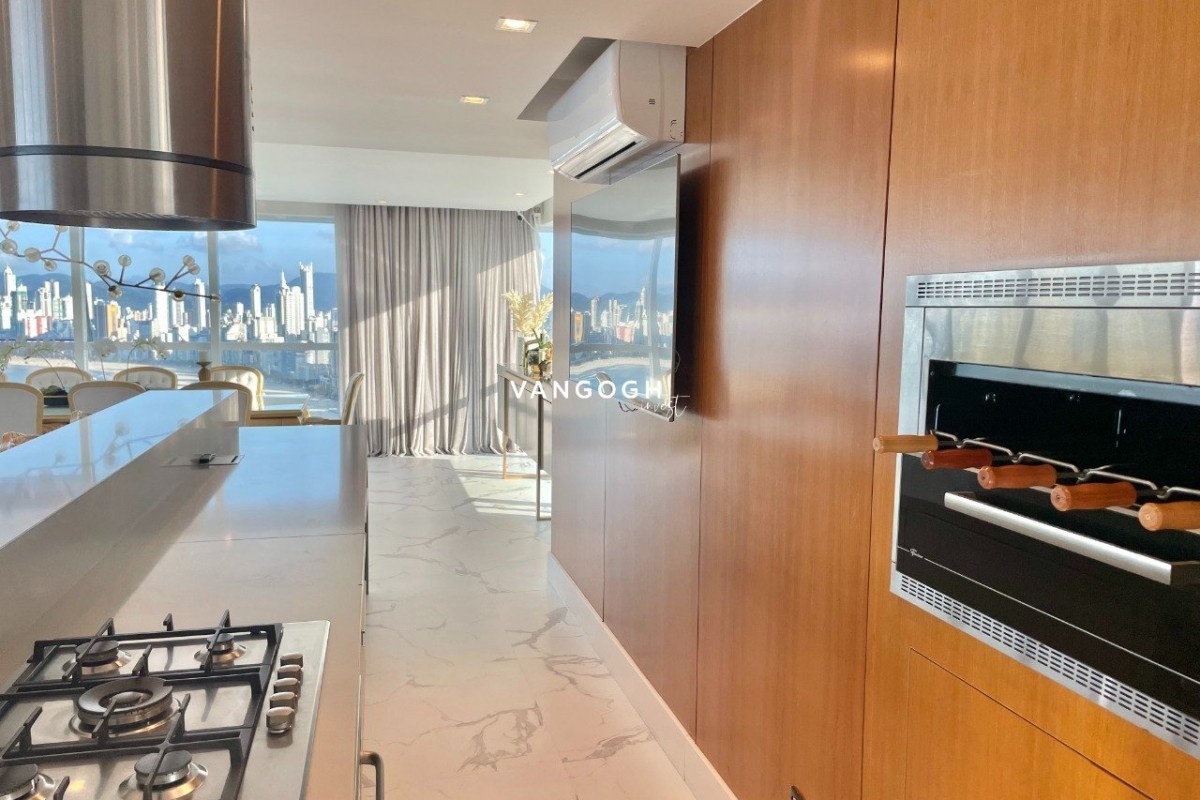 Apartamento 3 dormitórios Sky Tower, Quadra Mar - Balneário Camboriú