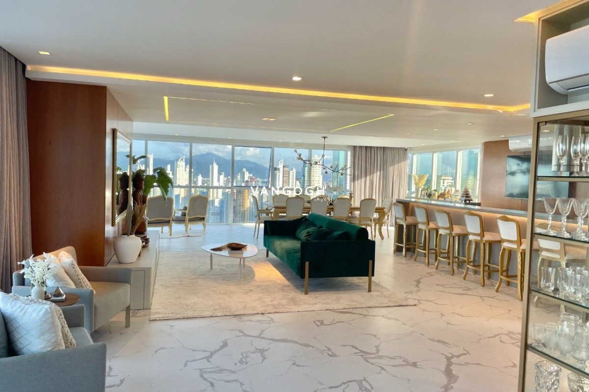 Apartamento 3 dormitórios Sky Tower, Quadra Mar - Balneário Camboriú