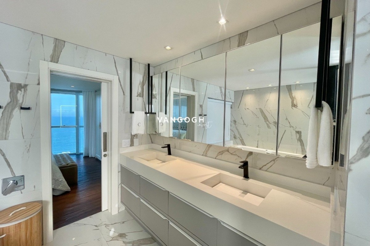 Apartamento 3 dormitórios Sky Tower, Quadra Mar - Balneário Camboriú