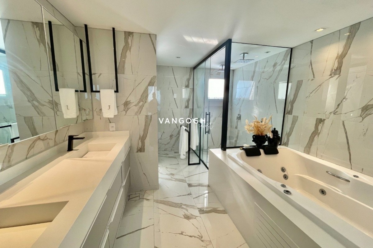 Apartamento 3 dormitórios Sky Tower, Quadra Mar - Balneário Camboriú