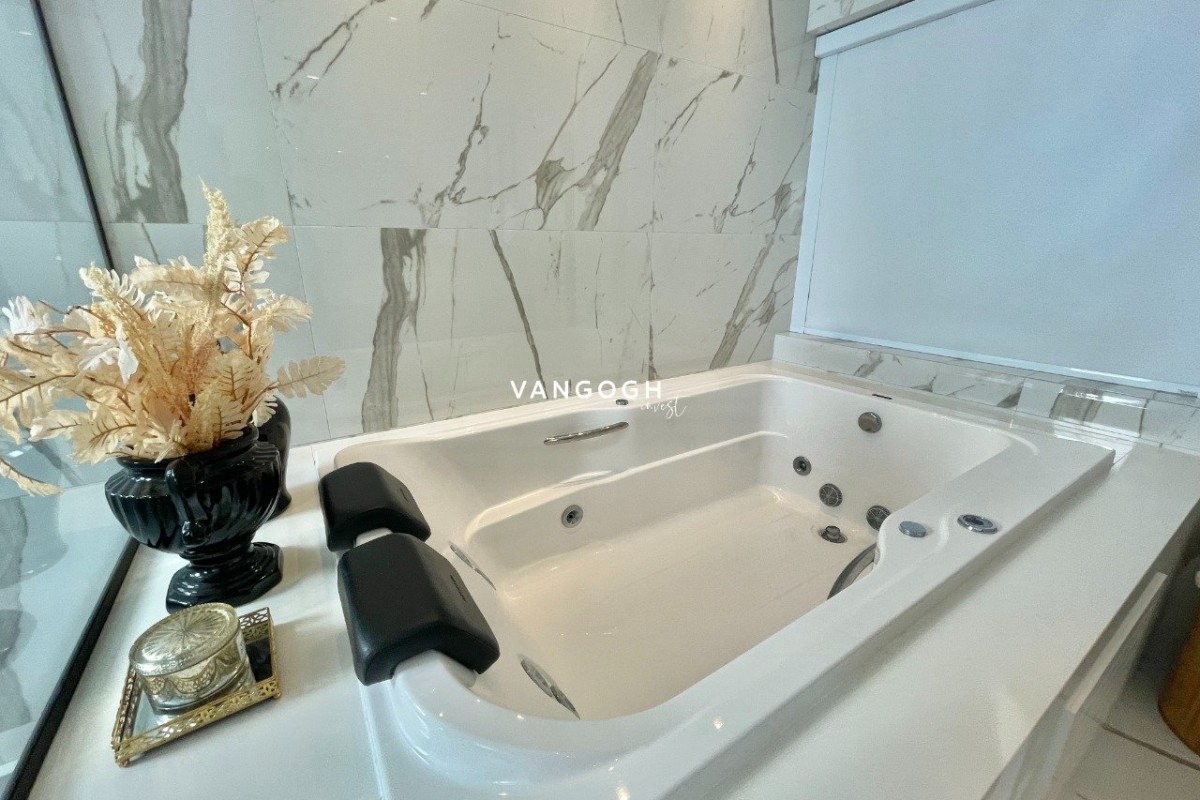 Apartamento 3 dormitórios Sky Tower, Quadra Mar - Balneário Camboriú