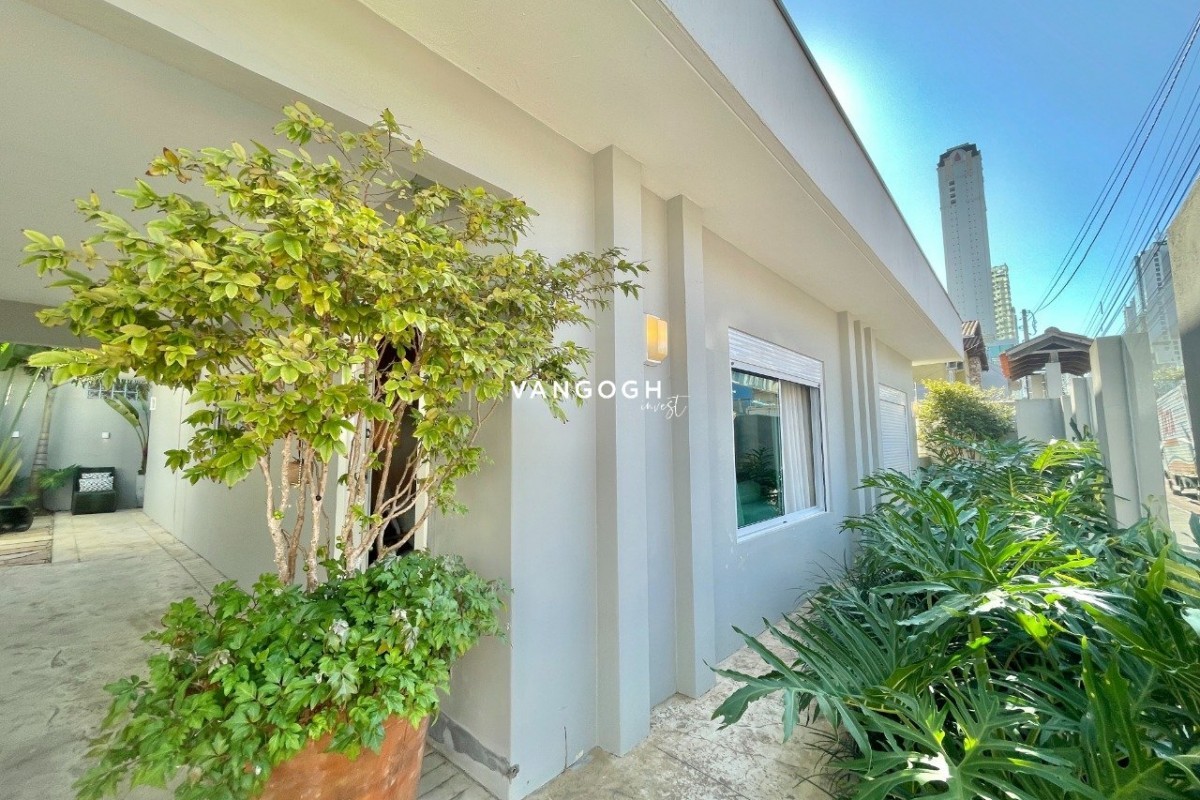 Casa 4 dormitórios Casa Terrea, Centro - Balneário Camboriú