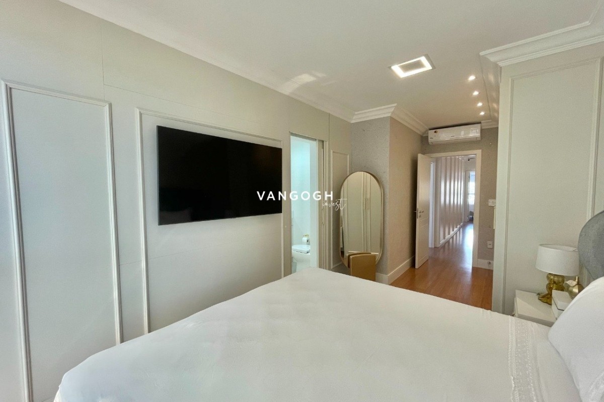 Apartamento 4 dormitórios Marie Antoinette, Meia Praia - ITAPEMA
