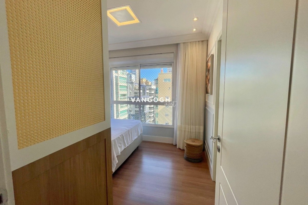 Apartamento 4 dormitórios Marie Antoinette, Meia Praia - ITAPEMA