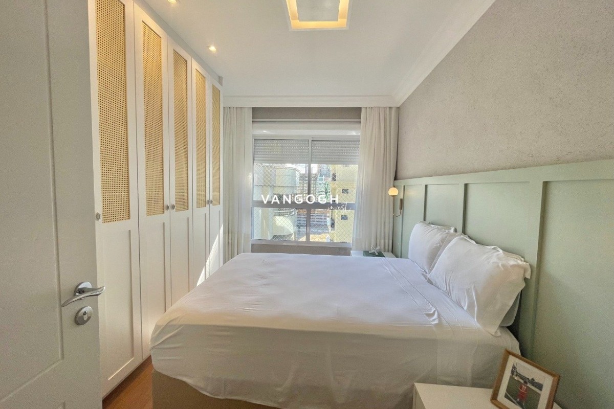 Apartamento 4 dormitórios Marie Antoinette, Meia Praia - ITAPEMA