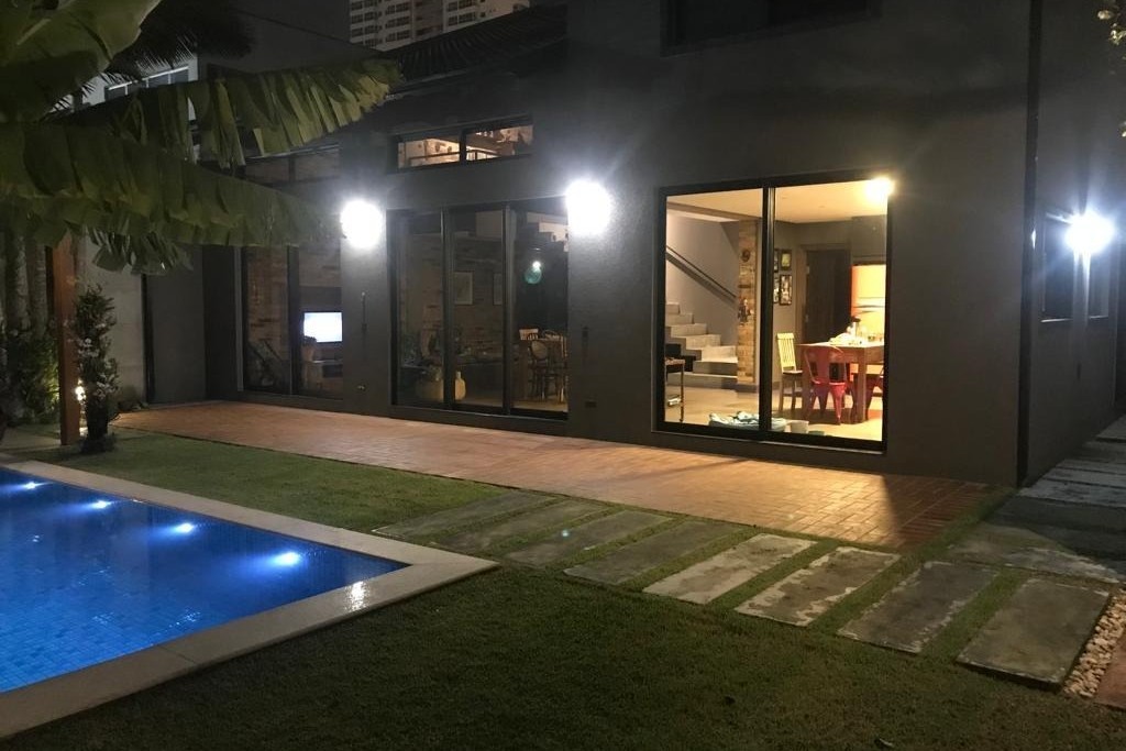 Casa 3 dormitórios Casa Praia dos Amores, Praia dos Amores - Balneário Camboriú