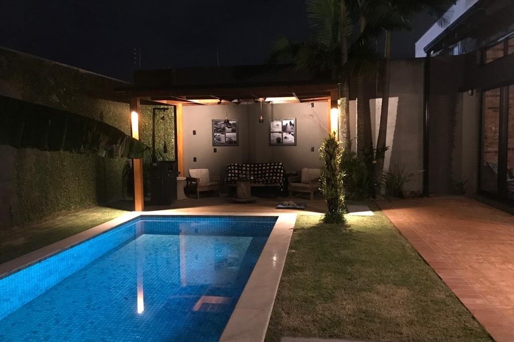 Casa 3 dormitórios Casa Praia dos Amores, Praia dos Amores - Balneário Camboriú