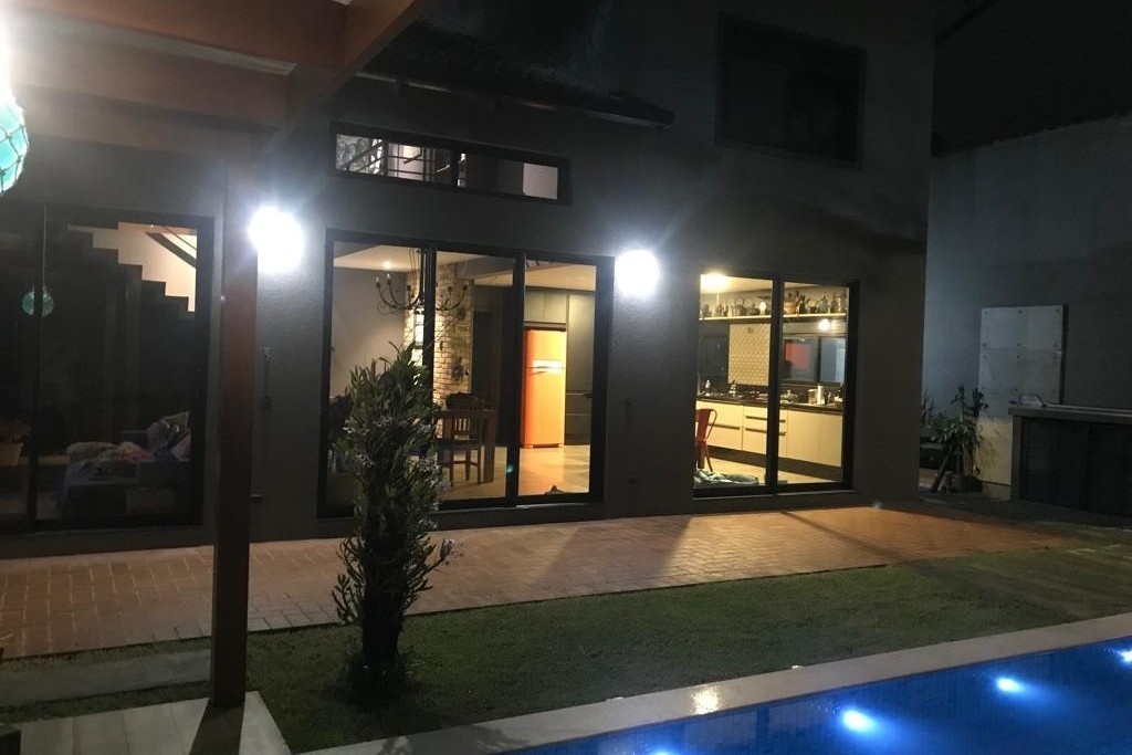 Casa 3 dormitórios Casa Praia dos Amores, Praia dos Amores - Balneário Camboriú
