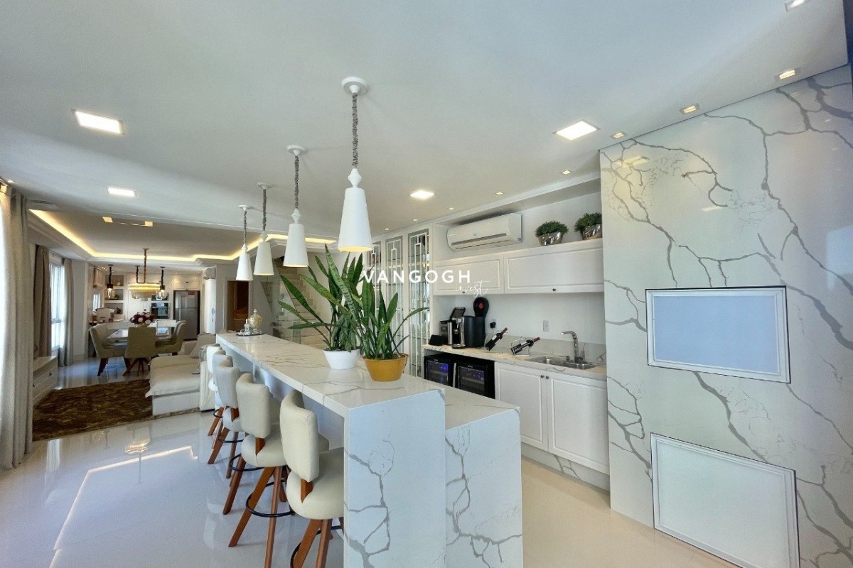 Apartamento 4 dormitórios Marie Antoinette, Meia Praia - ITAPEMA
