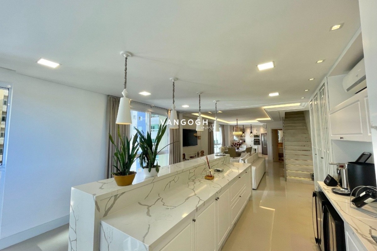 Apartamento 4 dormitórios Marie Antoinette, Meia Praia - ITAPEMA
