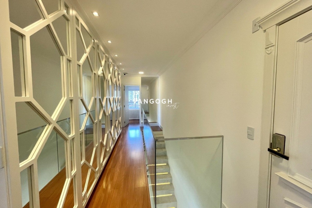Apartamento 4 dormitórios Marie Antoinette, Meia Praia - ITAPEMA
