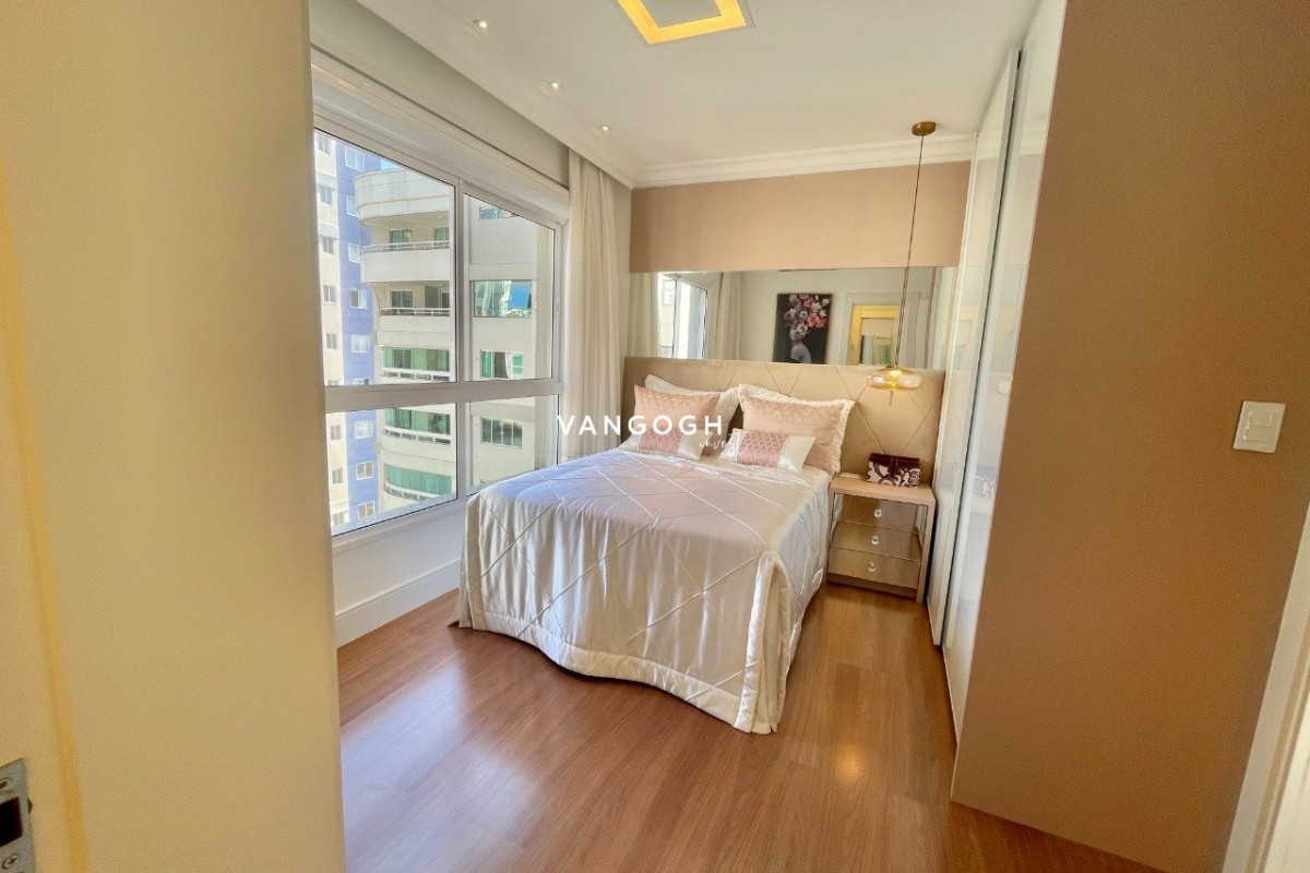 Apartamento 4 dormitórios Marie Antoinette, Meia Praia - ITAPEMA