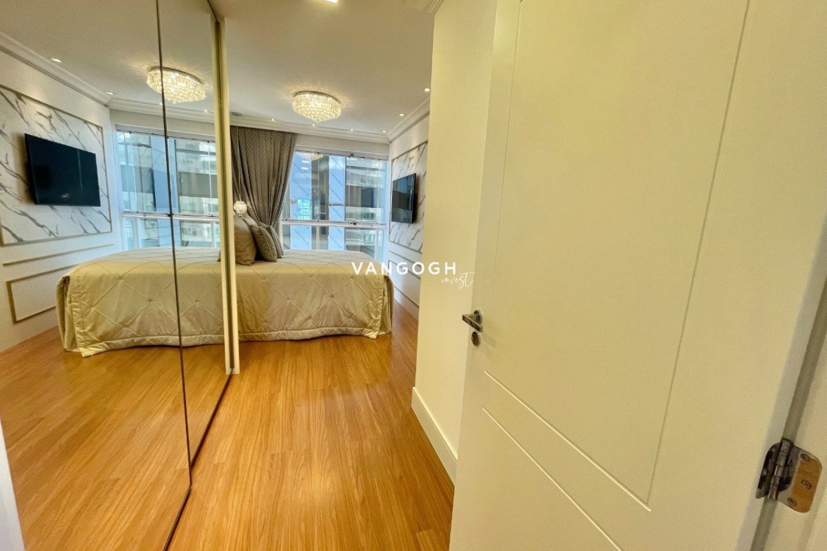 Apartamento 4 dormitórios Marie Antoinette, Meia Praia - ITAPEMA