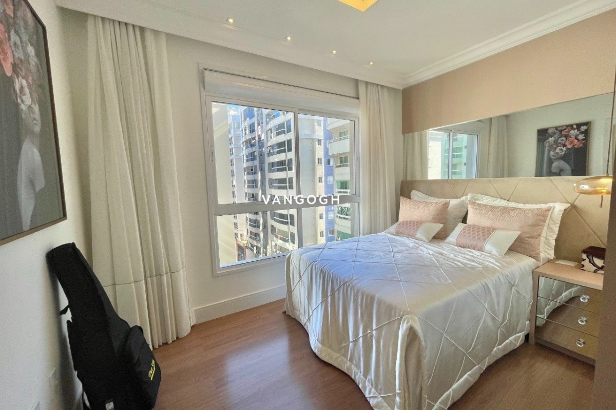 Apartamento 4 dormitórios Marie Antoinette, Meia Praia - ITAPEMA