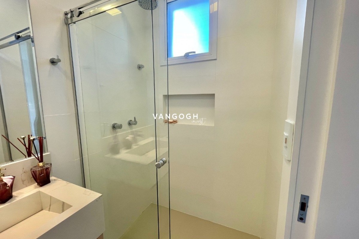 Apartamento 4 dormitórios Marie Antoinette, Meia Praia - ITAPEMA
