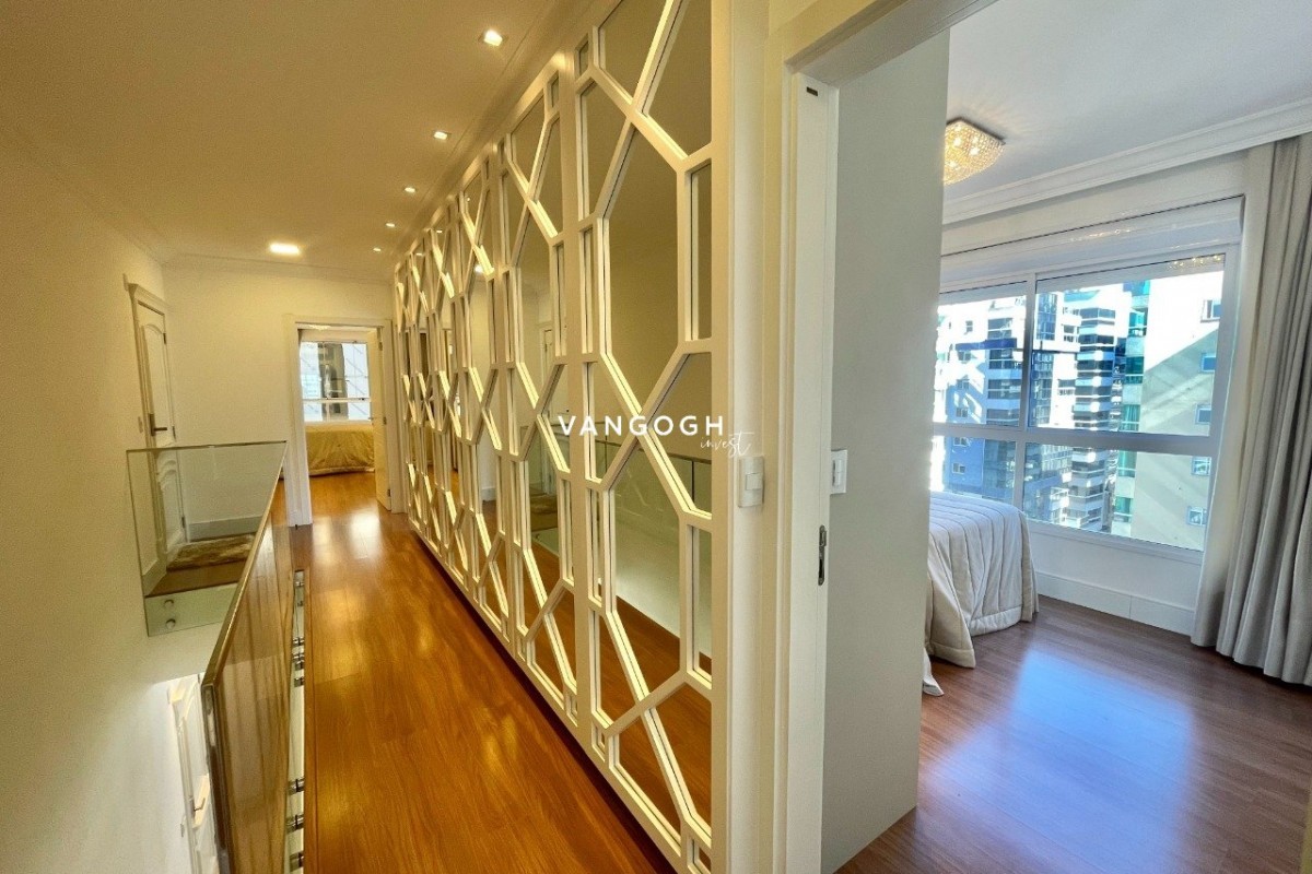 Apartamento 4 dormitórios Marie Antoinette, Meia Praia - ITAPEMA
