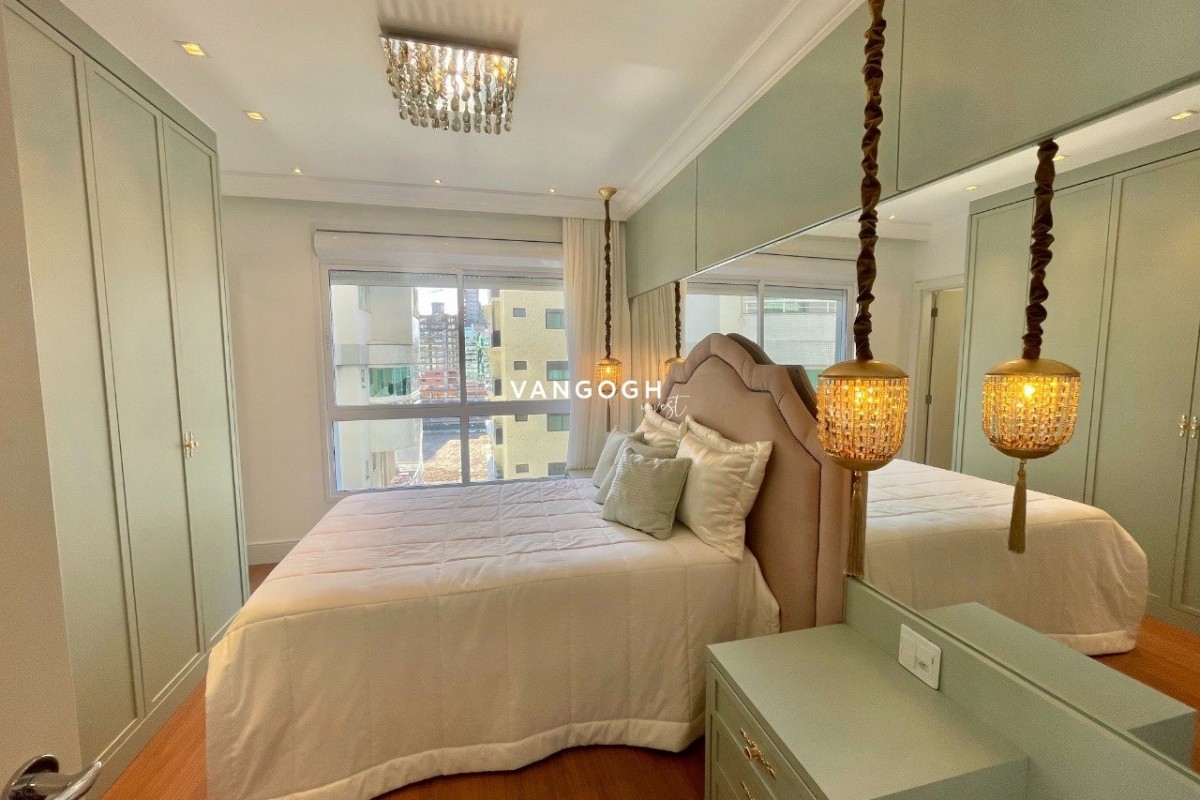 Apartamento 4 dormitórios Marie Antoinette, Meia Praia - ITAPEMA