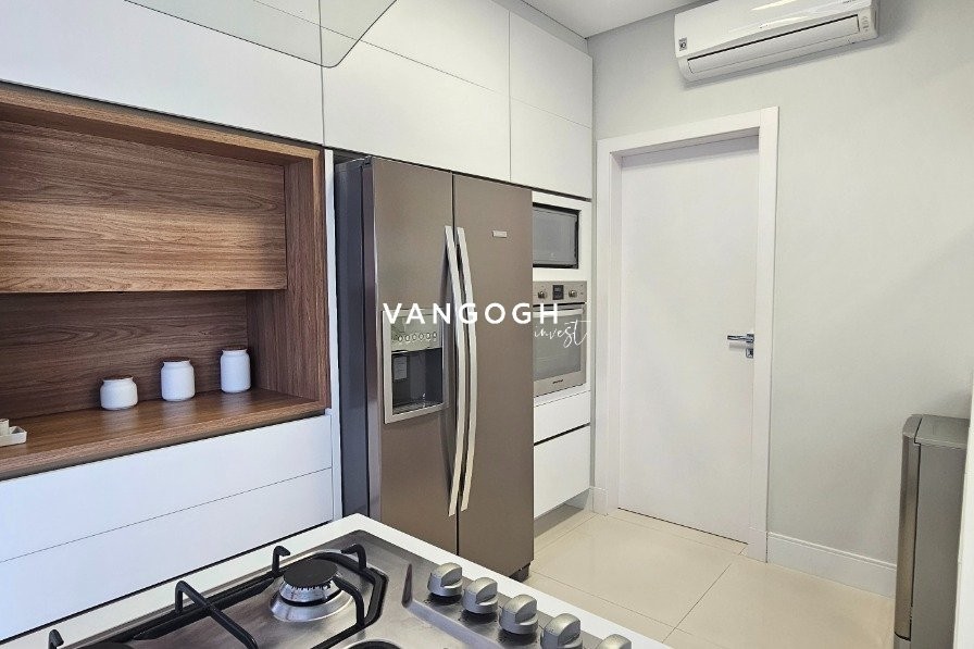 Apartamento 4 dormitórios Ed. Salinas - Quadra Mar, Meia Praia - ITAPEMA