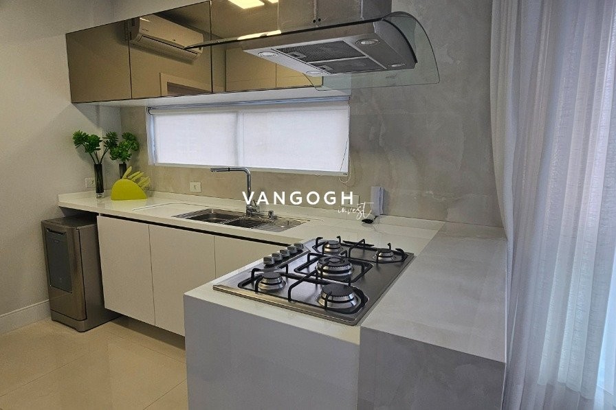Apartamento 4 dormitórios Ed. Salinas - Quadra Mar, Meia Praia - ITAPEMA