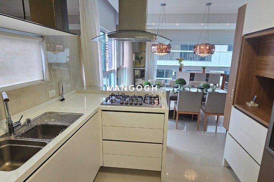 Apartamento 4 dormitórios Ed. Salinas - Quadra Mar, Meia Praia - ITAPEMA