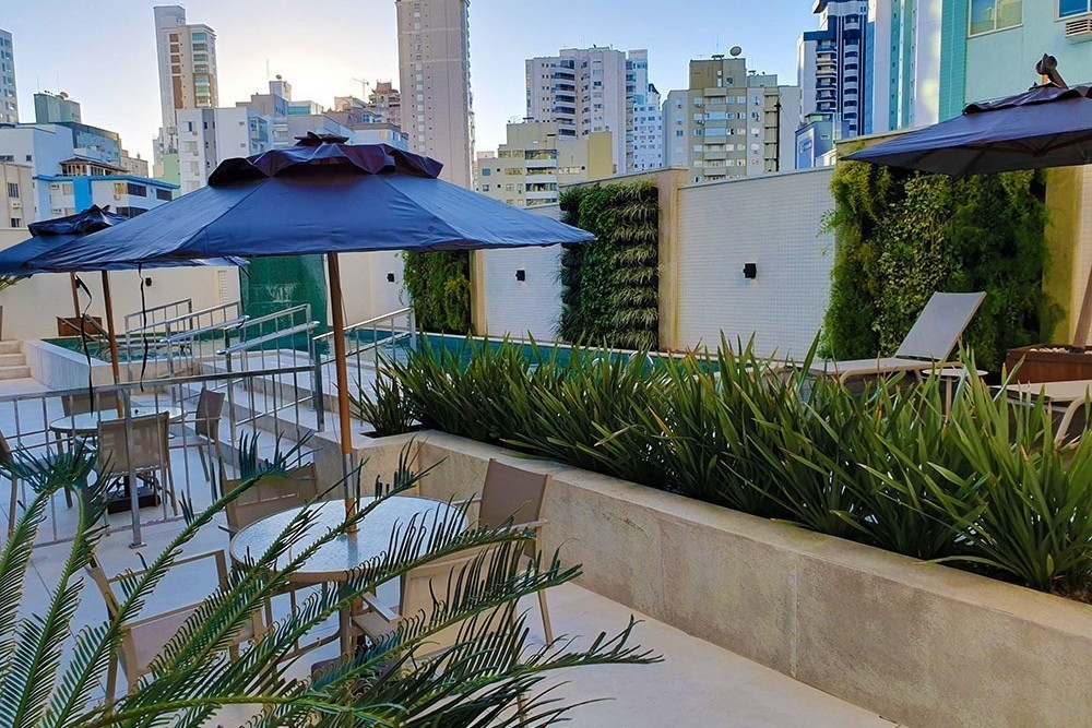 Apartamento 3 dormitórios Cidade Jardim, Quadra Mar - Balneário Camboriú