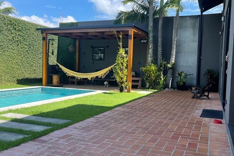 Casa 3 dormitórios Casa Praia dos Amores, Praia dos Amores - Balneário Camboriú