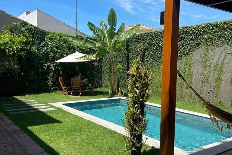 Casa 3 dormitórios Casa Praia dos Amores, Praia dos Amores - Balneário Camboriú