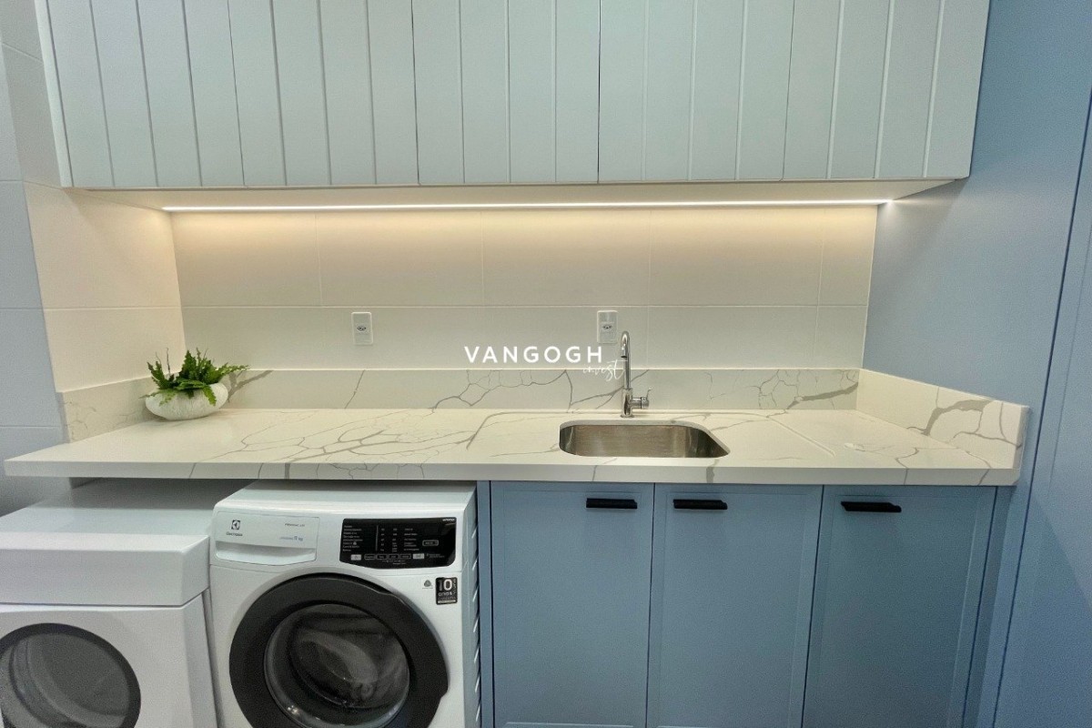 Apartamento 4 dormitórios Marie Antoinette, Meia Praia - ITAPEMA