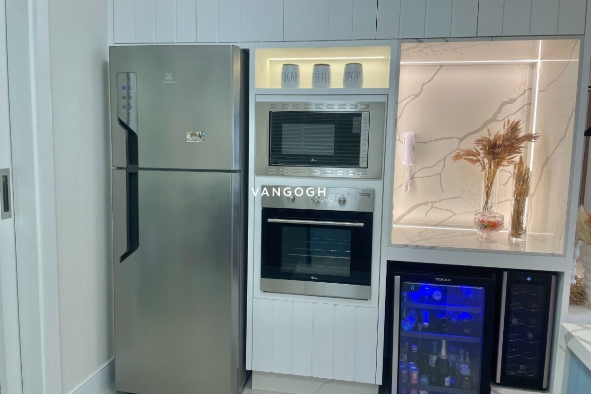 Apartamento 4 dormitórios Marie Antoinette, Meia Praia - ITAPEMA