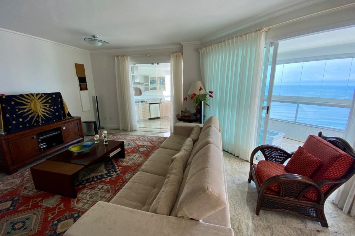 Apartamento 3 dormitórios Royal Palace, Frente Mar - Balneário Camboriú