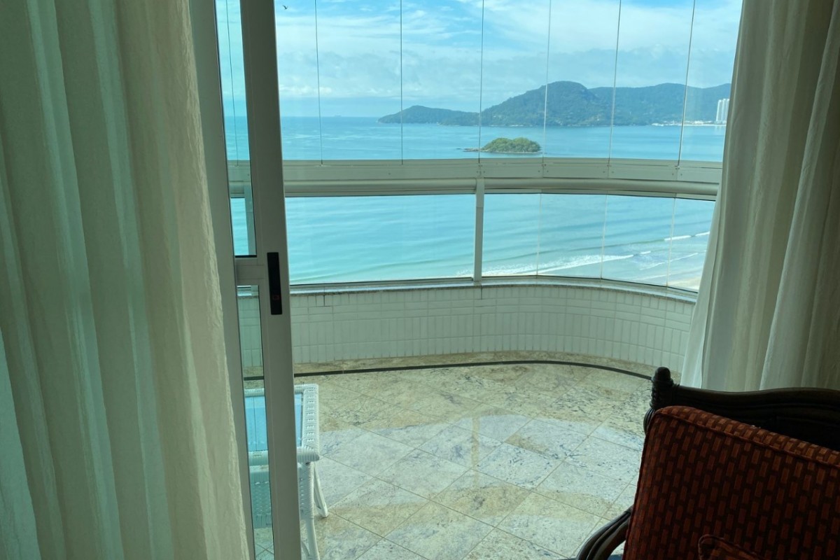 Apartamento 3 dormitórios Royal Palace, Frente Mar - Balneário Camboriú