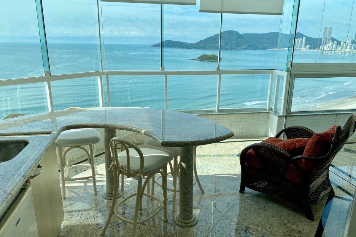 Apartamento 3 dormitórios Royal Palace, Frente Mar - Balneário Camboriú