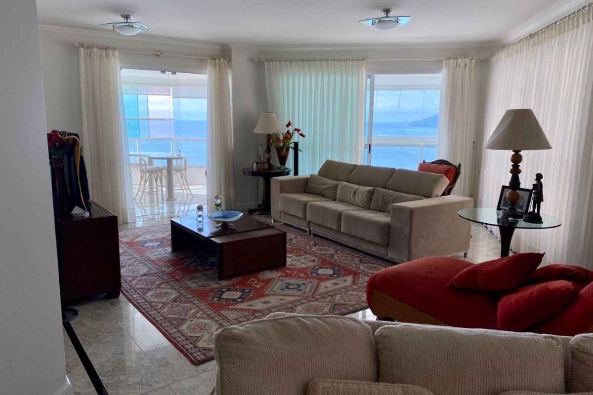 Apartamento 3 dormitórios Royal Palace, Frente Mar - Balneário Camboriú