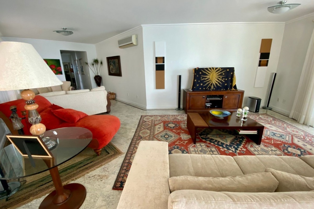 Apartamento 3 dormitórios Royal Palace, Frente Mar - Balneário Camboriú