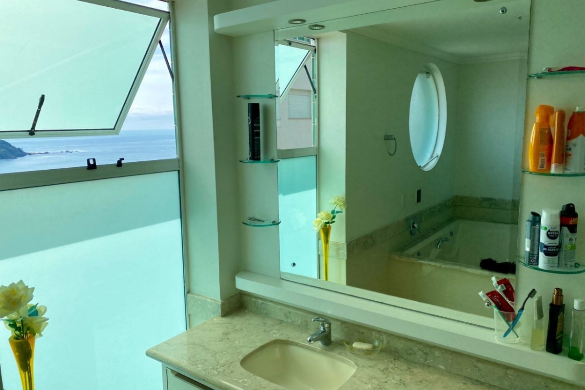 Apartamento 3 dormitórios Royal Palace, Frente Mar - Balneário Camboriú