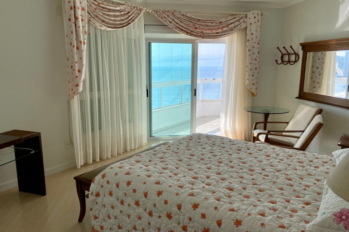 Apartamento 3 dormitórios Royal Palace, Frente Mar - Balneário Camboriú