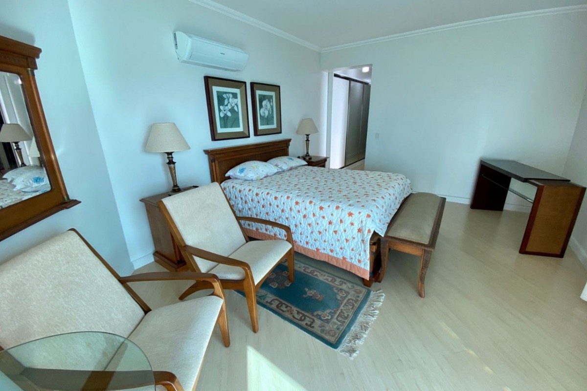 Apartamento 3 dormitórios Royal Palace, Frente Mar - Balneário Camboriú