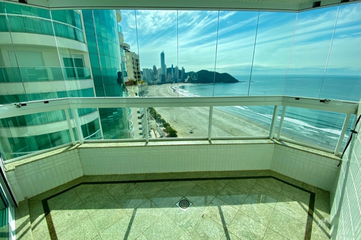 Apartamento 3 dormitórios Royal Palace, Frente Mar - Balneário Camboriú