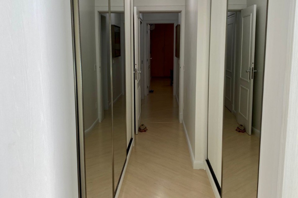 Apartamento 3 dormitórios Royal Palace, Frente Mar - Balneário Camboriú