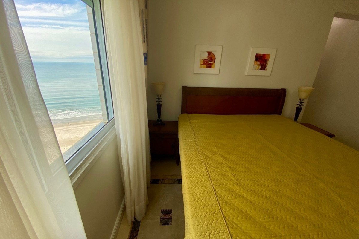 Apartamento 3 dormitórios Royal Palace, Frente Mar - Balneário Camboriú