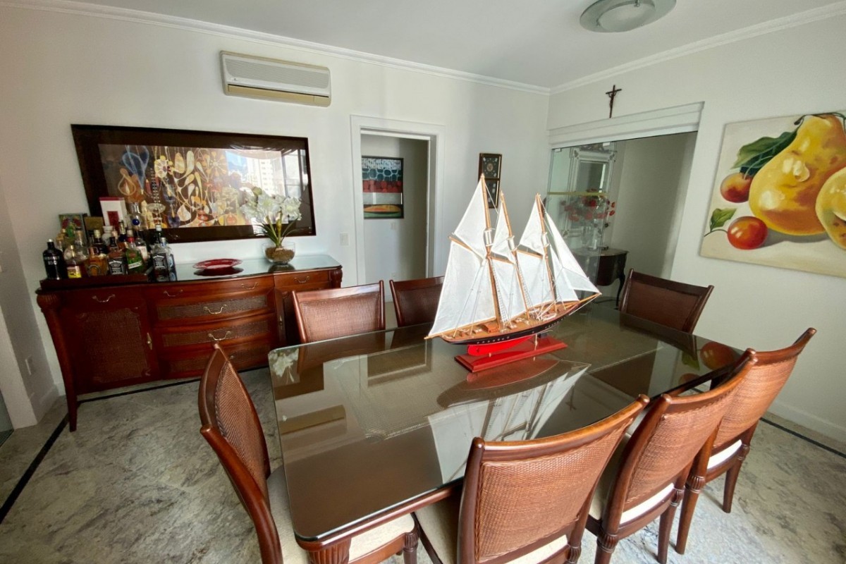 Apartamento 3 dormitórios Royal Palace, Frente Mar - Balneário Camboriú
